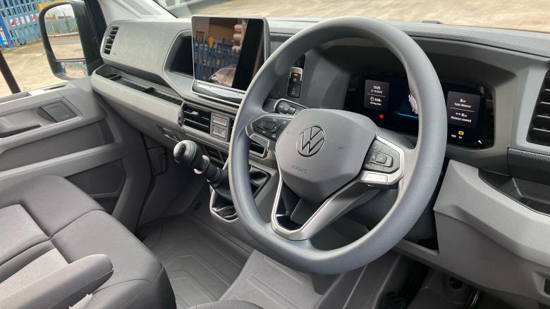 Volkswagen Crafter Cr35 Mwb Diesel 4Motion 2.0 TDI 177PS Commerce Plus Low Roof Van Auto